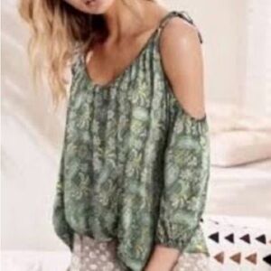 Victoria's Secret SZ L Green floral cold shoulder long sleeve Blouse